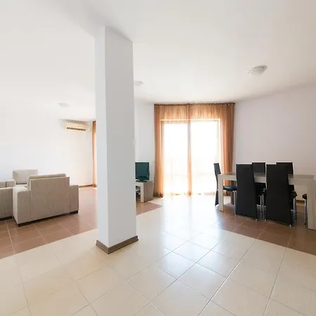 Aparthotel Saint Nicholas Chernomorets